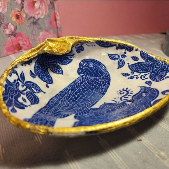 DECOUPAGE CLAM SHELL DECOUPAGE BLUE BIRD ON A CLAM SHELL TRINKET DISH - Picture 5 of 10